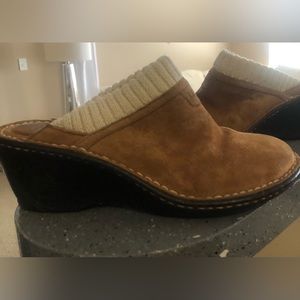 UGG SUEDE GAEL WEDGE MULES